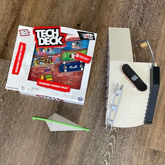 Lot: Tech Deck Build-a-Park World Tour Martin Place With Finger Boards - Picture 1 of 11